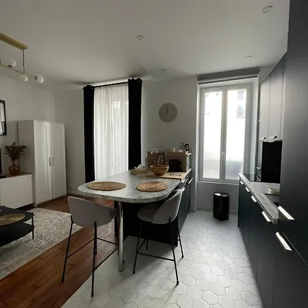 Apartment Pretty Nest Near The Chateau De